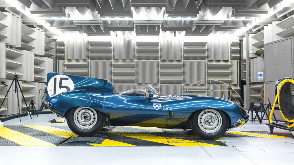Jaguar D-Type, финишировавший третьим в гонке "24 часа Ле-Мана" в 1957 году