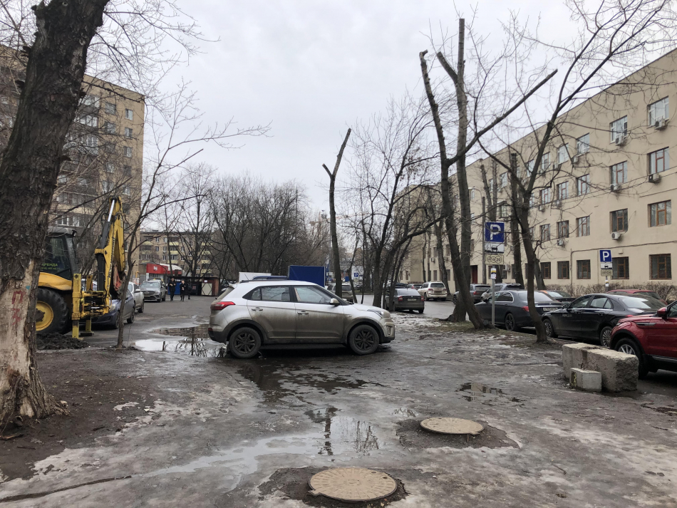 Хаос на парковках: как в Москве встретили новые платные зон Фото 3