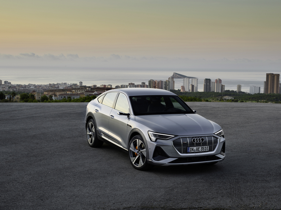 Компания Audi выпустила инновационное кросс-куп Фото 4
