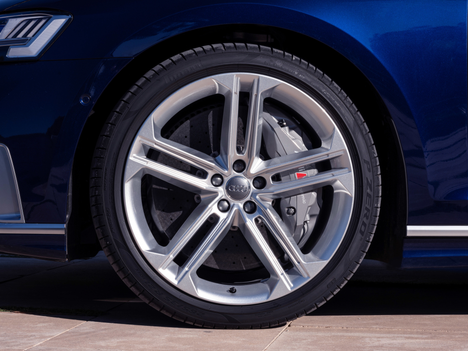Audi S8, 21-дюймовое колесо