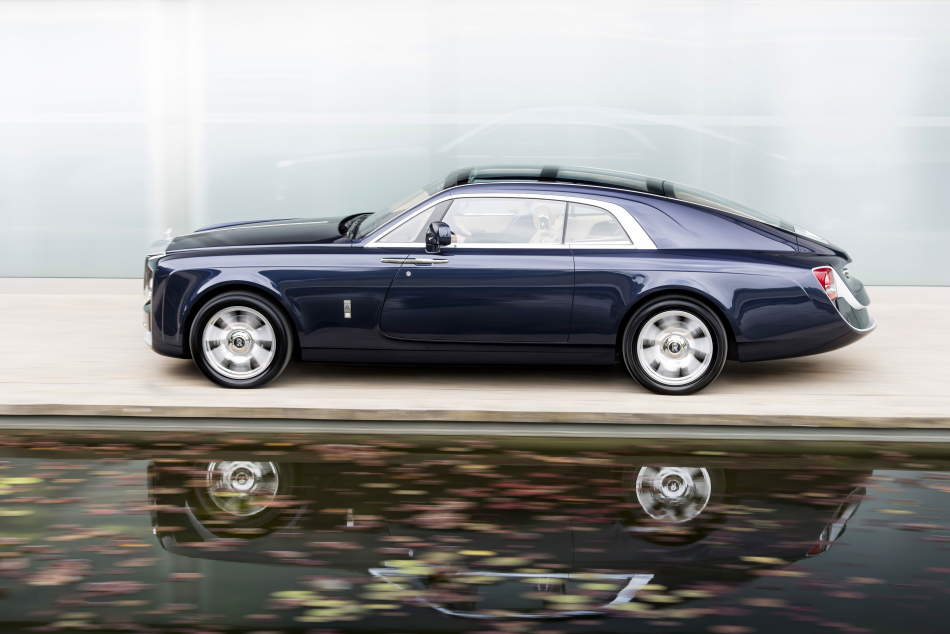 Опубликована первая фотография компактного Rolls-Royce без наружных зерка Фото 2