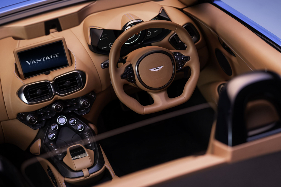 Aston Martin Vantage Roadster интерьер 