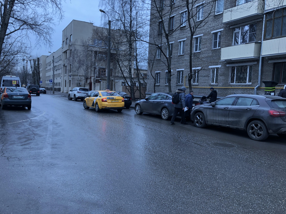 Хаос на парковках: как в Москве встретили новые платные зон Фото 4