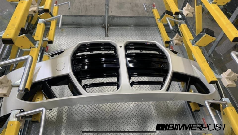 Решетка радиатора нового BMW M4