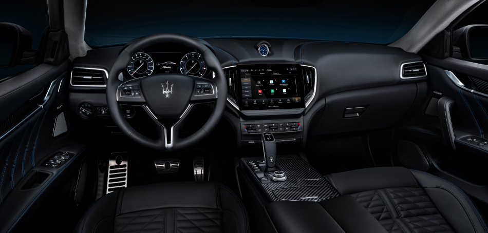 Maserati Ghibli Hybrid интерьер 