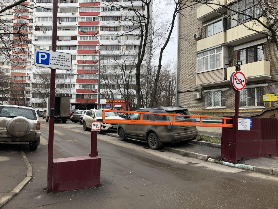 Хаос на парковках: как в Москве встретили новые платные зон Фото 5