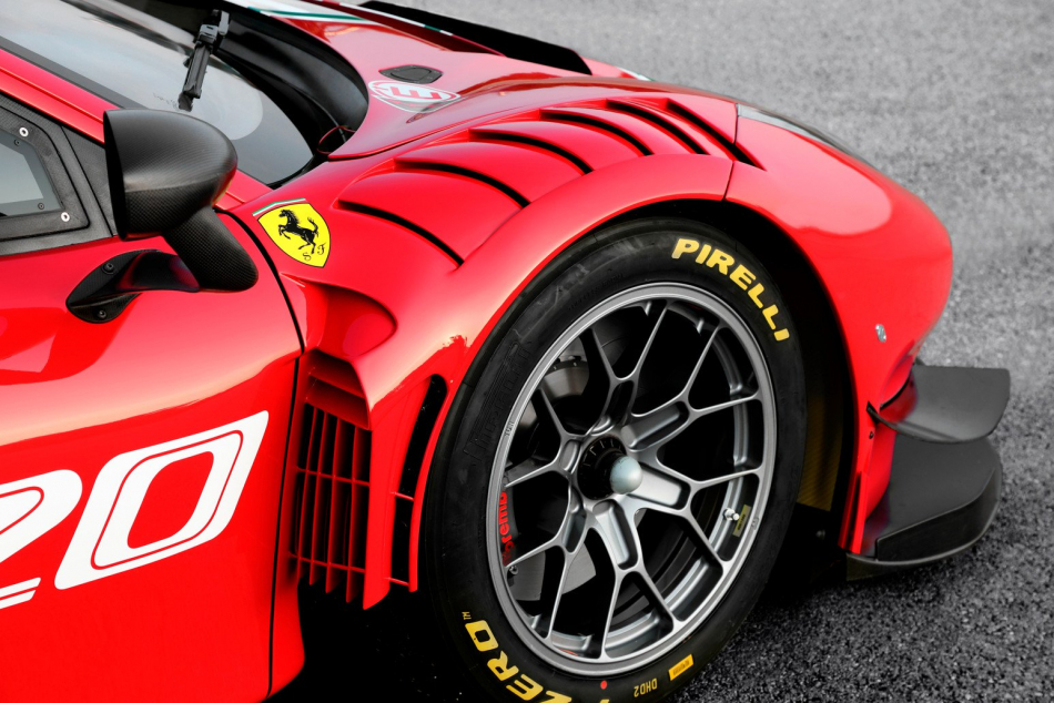 Модернизированы гоночные версии суперкара Ferrari 48 Фото 2