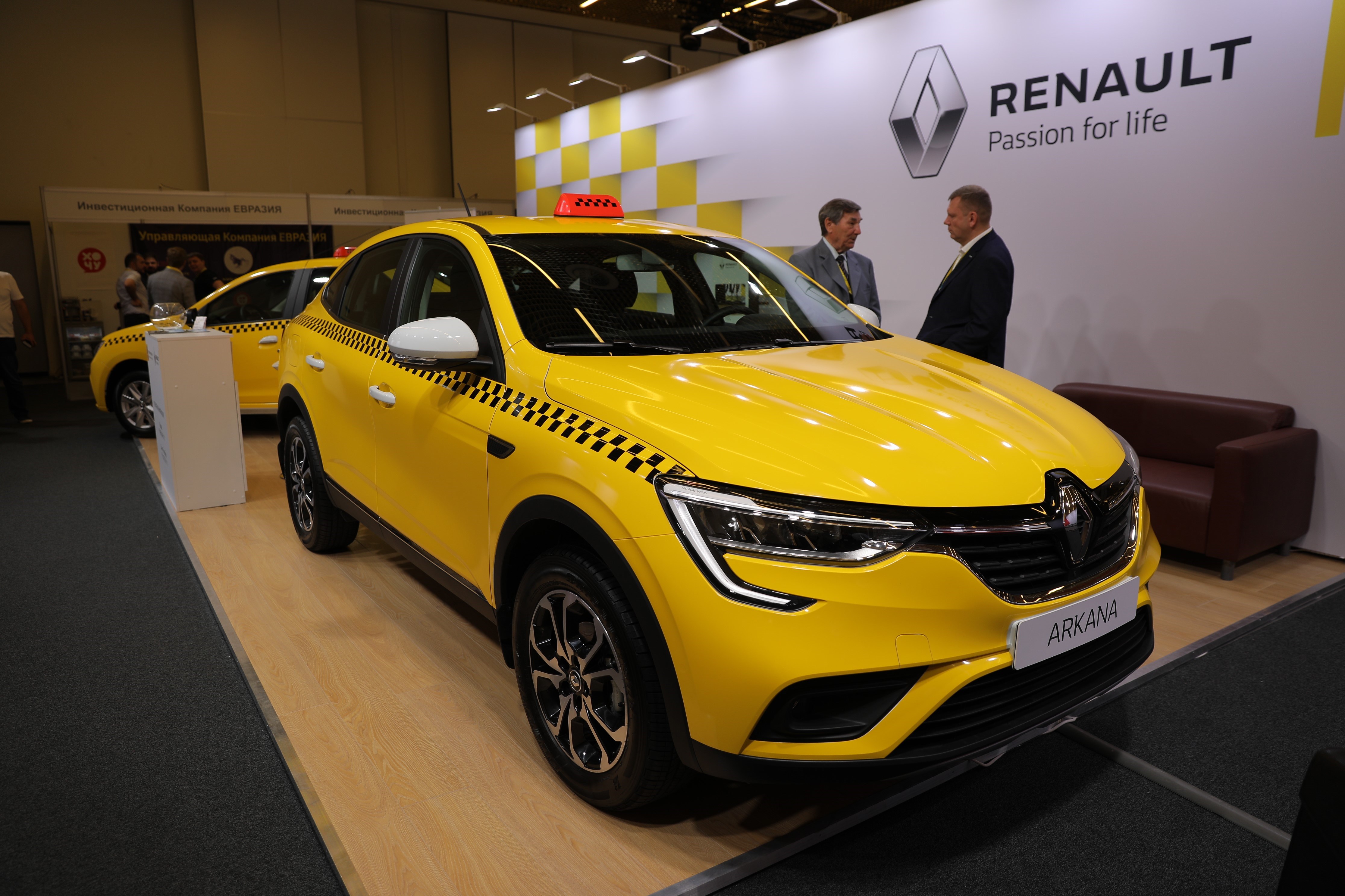 Такси renault. Renault Arkana такси. Рено аркана такси. Рено Логан желтый такси.