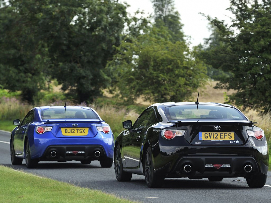 Toyota 86 gt vs Porsche