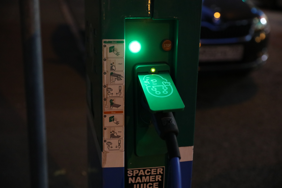 Как заряжать tesla в москве